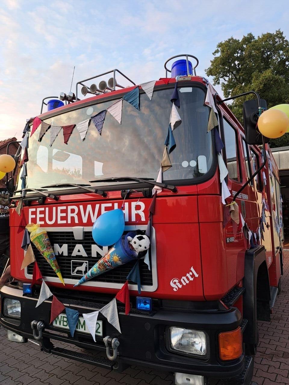 Festlich geschmücktes Fahrzeug